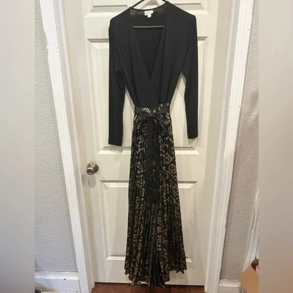 LuLaRoe‎ Elegant Collection Deanne Black Gold Wrap Dress size Small - Picture 4 of 9